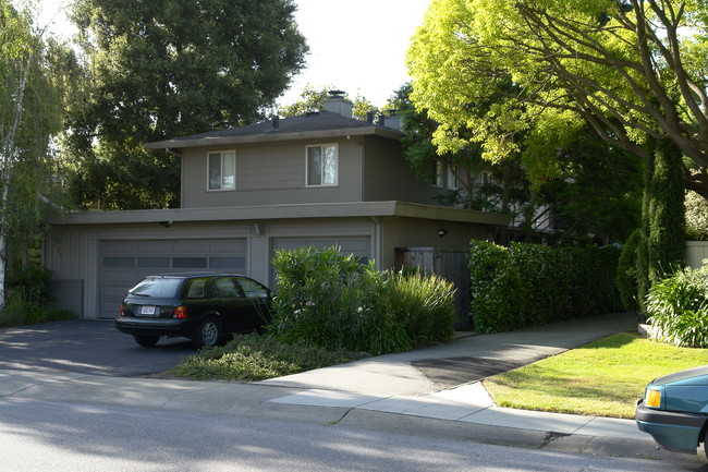 331 Waverley St in Menlo Park, CA - Building Photo - Building Photo