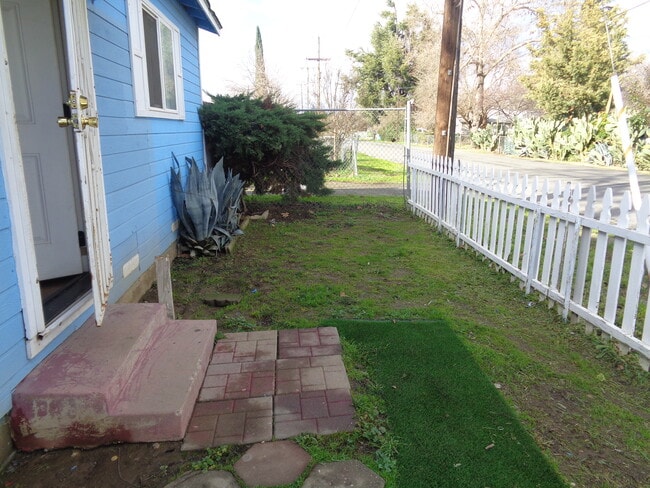 5520 Cottonwood Ave in Olivehurst, CA - Building Photo - Building Photo