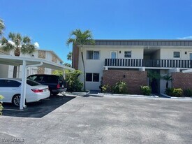 632 Victoria Dr in Cape Coral, FL - Building Photo