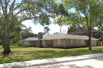3827 Linkview Dr in Houston, TX - Building Photo - Building Photo