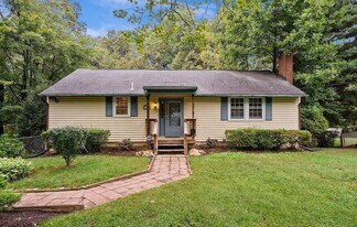 7824 Ridgewood Dr in Annandale, VA - Building Photo