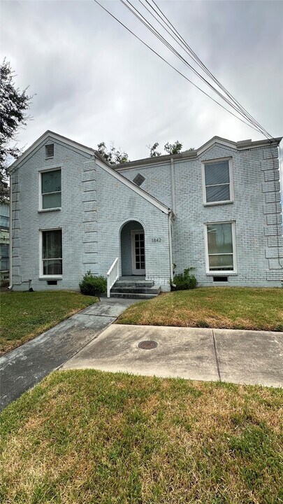 1854 W Main St in Houston, TX - Building Photo