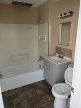 36 Saint James Ave in Chicopee, MA - Building Photo - Building Photo