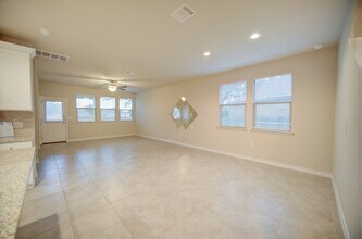 8842 White Crown in San Antonio, TX - Building Photo - Building Photo