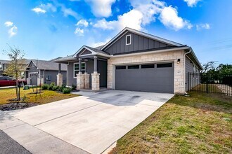 400 Florenz Ln in Andice, TX - Building Photo - Building Photo