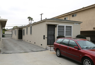 11940-11944 Courtleigh Dr in Los Angeles, CA - Building Photo - Building Photo