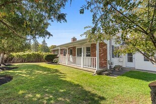 3421 Pawtucket Ave in East Providence, RI - Building Photo