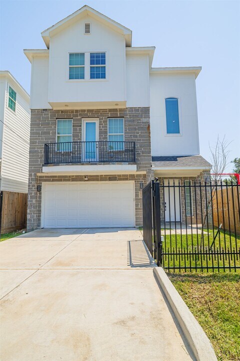 7814 De Priest St in Houston, TX - Building Photo