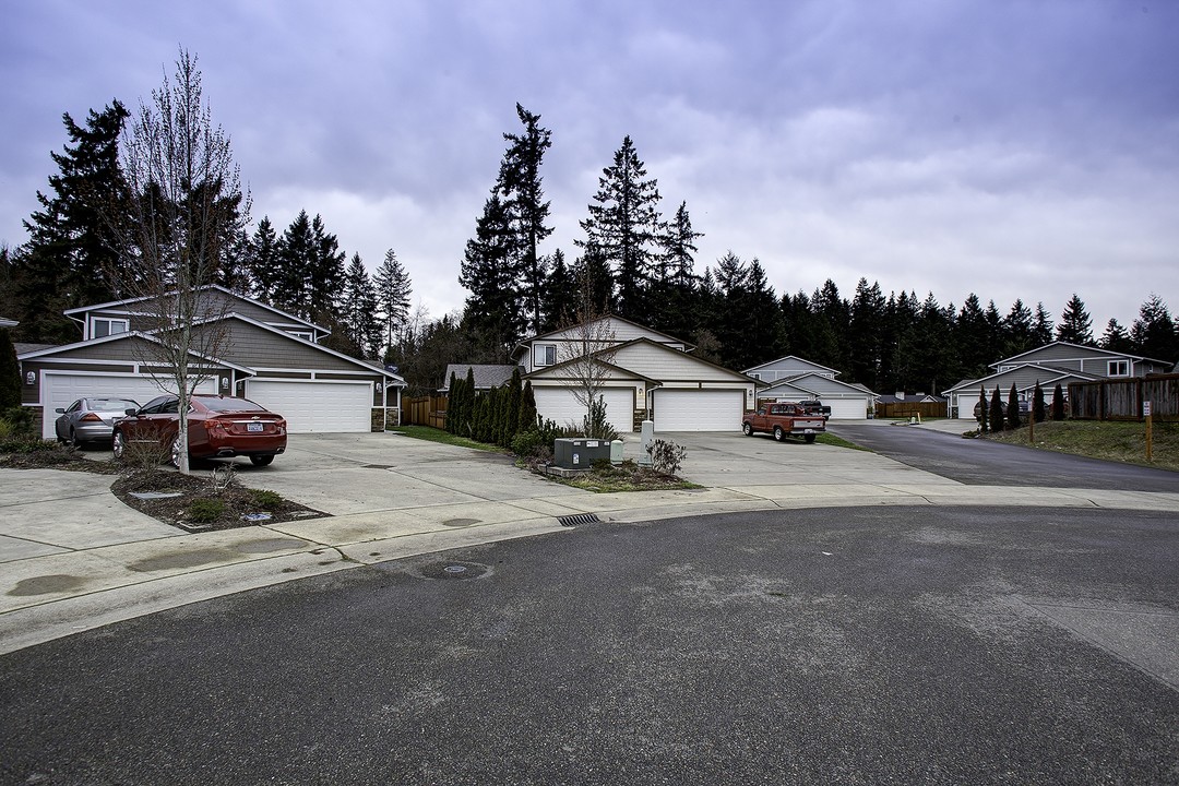 15907 58th Avenue Ct E in Puyallup, WA - Foto de edificio