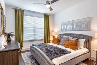 Valor at the Realm in Lewisville, TX - Foto de edificio - Building Photo