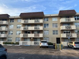 1800 Sans Souci Blvd in Miami, FL - Building Photo