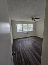 18335 NW 68th Ave, Unit 700-321A in Hialeah, FL - Building Photo - Building Photo