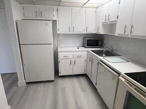 13499 Biscayne Blvd, Unit 603 in North Miami, FL - Building Photo - Building Photo