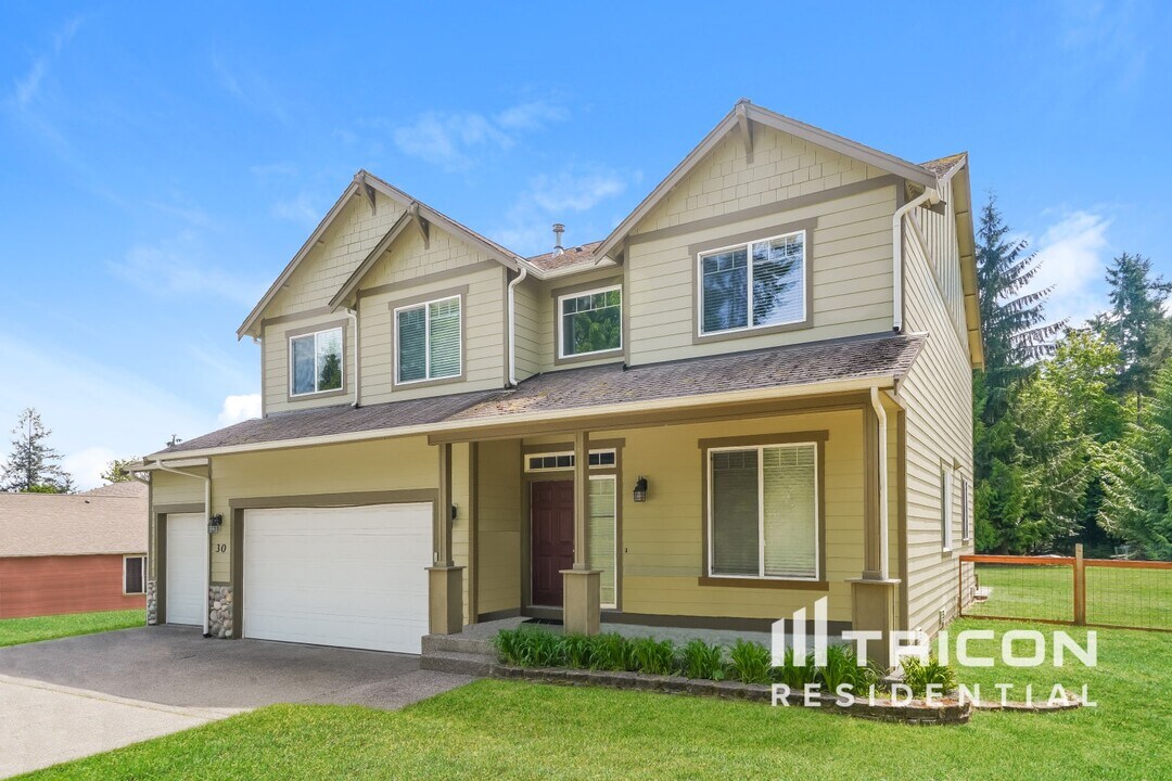 30 Carson Ave SE in Port Orchard, WA - Foto de edificio