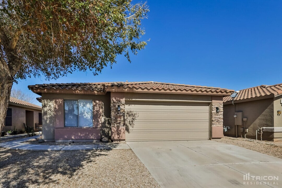 43766 Elm Dr in Maricopa, AZ - Building Photo