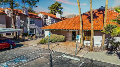 3210 E Calle De La Punta in Tucson, AZ - Foto de edificio - Building Photo