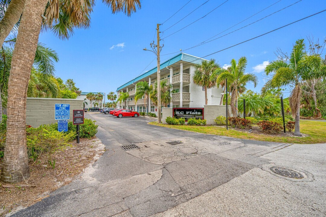 KC Flats in Kenneth City, FL - Building Photo