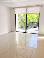 14301 N Kendall Dr in Miami, FL - Building Photo