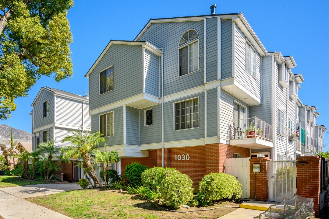 1030 Ruberta Ave, Unit 12 in Glendale, CA - Building Photo