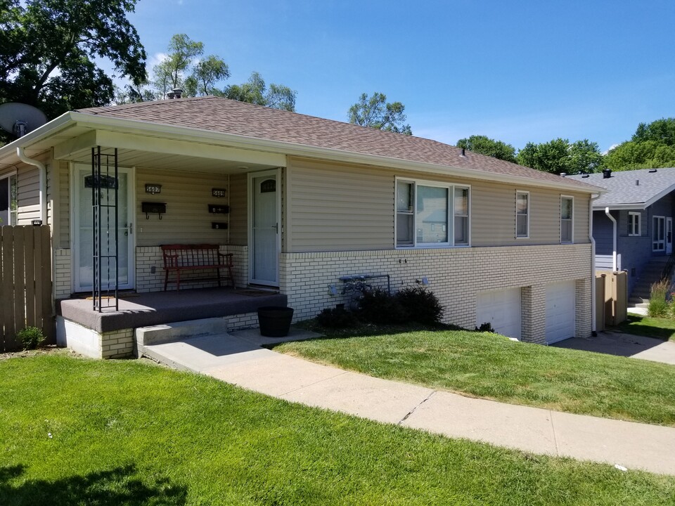 5607 Seward St in Omaha, NE - Foto de edificio