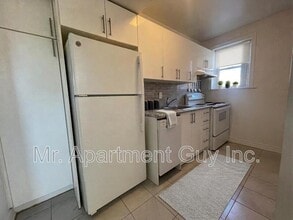 2 Balsam Ave S in Hamilton, ON - Building Photo - Building Photo