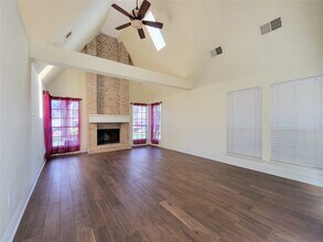 6215 Francis Marion Dr in Houston, TX - Building Photo - Building Photo