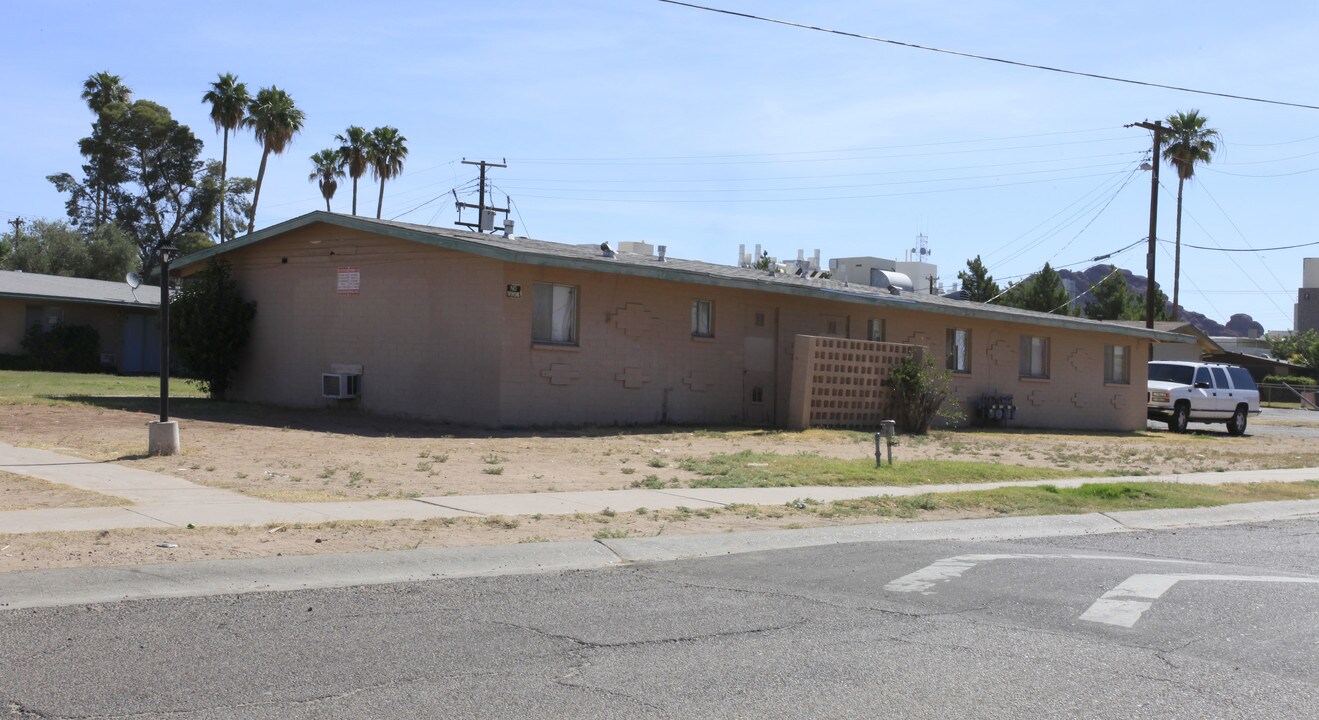 Mountain Manor (por) in Phoenix, AZ - Building Photo