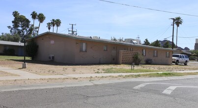 Mountain View Manor in Phoenix, AZ - Building Photo - Building Photo