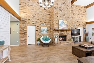 450 Pinemont Dr in Sour Lake, TX - Building Photo - Building Photo