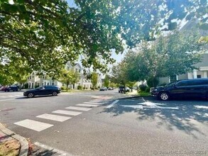 64 Stoneridge Cir in Stamford, CT - Building Photo - Building Photo