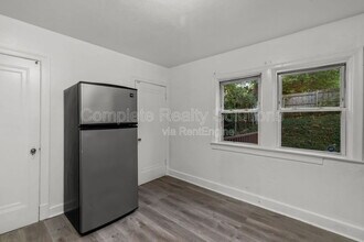 147 Chambers Rd in St. Louis, MO - Building Photo - Building Photo