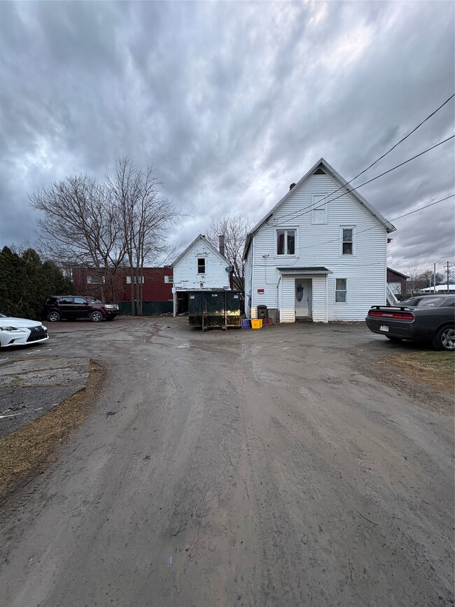 519 E Main St in Endicott, NY - Building Photo - Building Photo