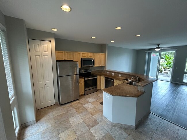 property at 75-6009 Alii Dr