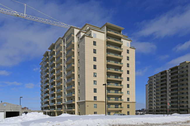 Fallowfield Towers in Kitchener, ON - Building Photo - Building Photo