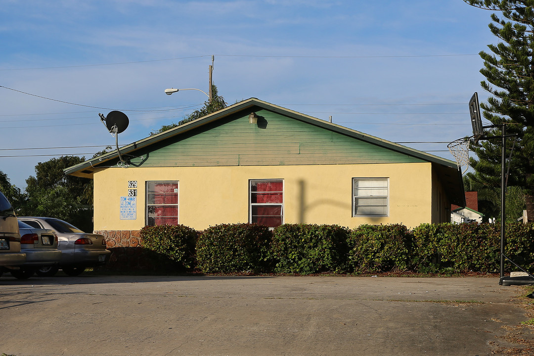 617-625 S F St in Lake Worth, FL - Building Photo