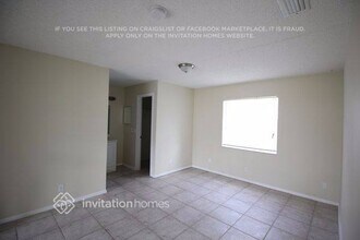 8121 NW 44th Ct in Lauderhill, FL - Foto de edificio - Building Photo