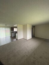 140 11th St in Dayton, OR - Building Photo - Building Photo