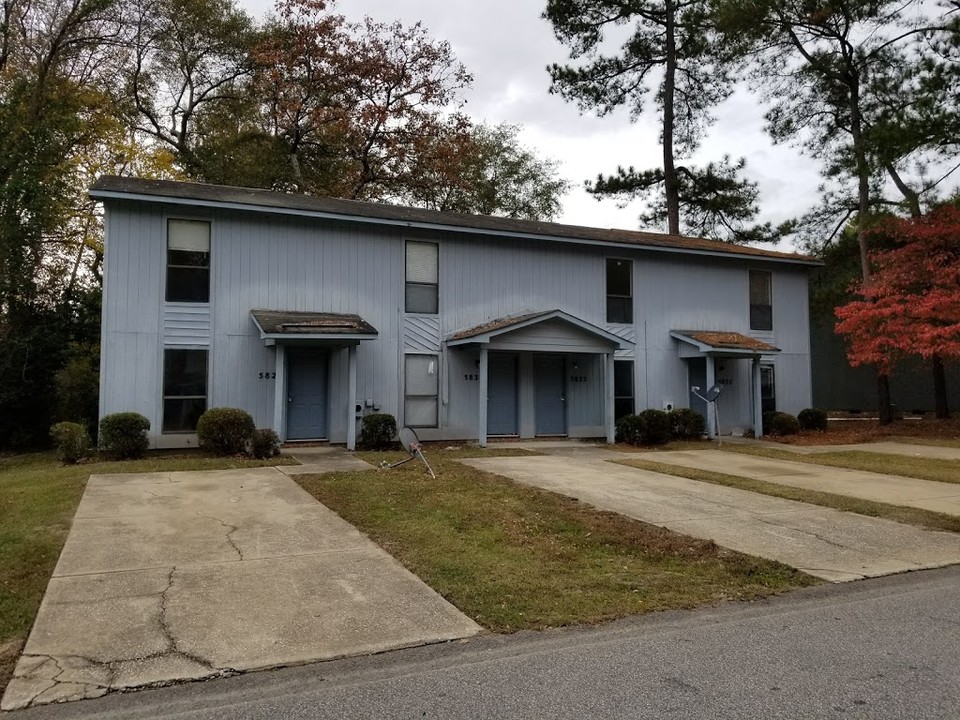 5829 Aftonshire St in Fayetteville, NC - Building Photo