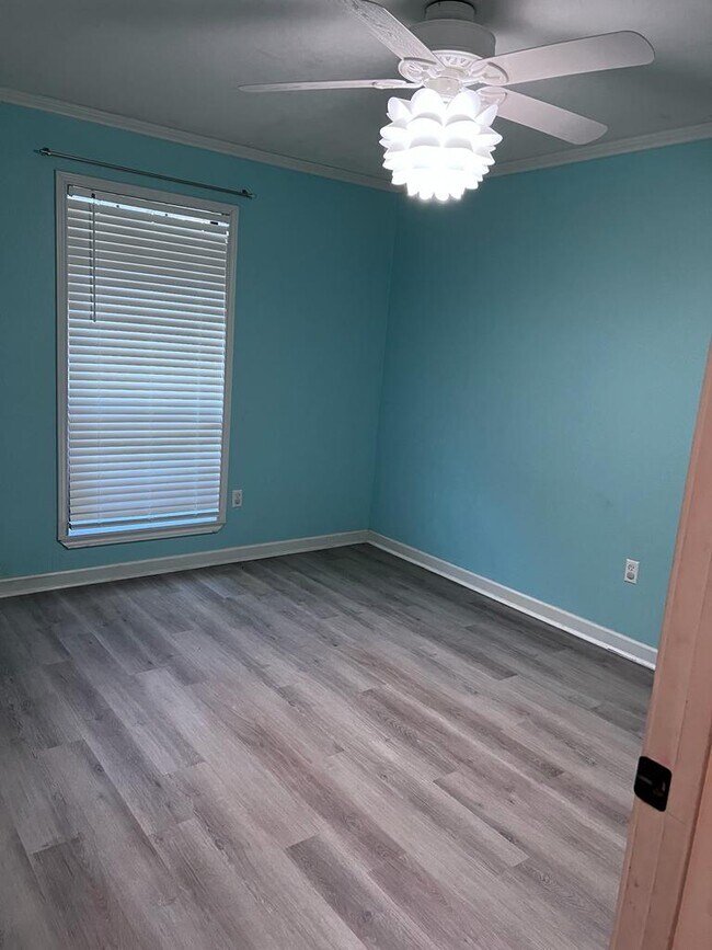 205 Clover Ln in Palestine, TX - Building Photo - Building Photo