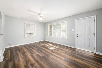 1790 E Cooke Rd in Columbus, OH - Foto de edificio - Building Photo