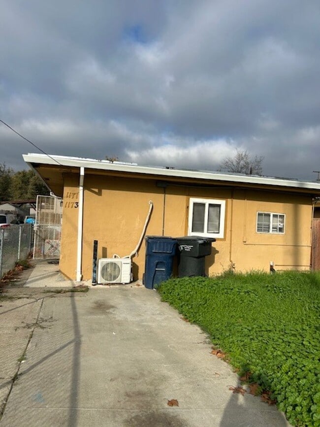 1171-1173 Alamos Ave in Sacramento, CA - Building Photo - Building Photo
