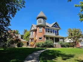 1704 2nd St in La Grande, OR - Building Photo