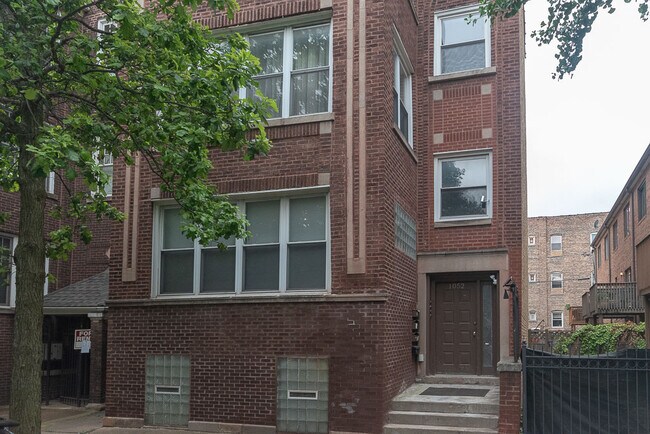 1052 N Oakley Blvd, Unit J08P