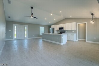 402 NE 31st Terrace in Cape Coral, FL - Building Photo - Building Photo