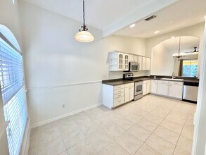 14977 Toscana Way in Naples, FL - Foto de edificio - Building Photo