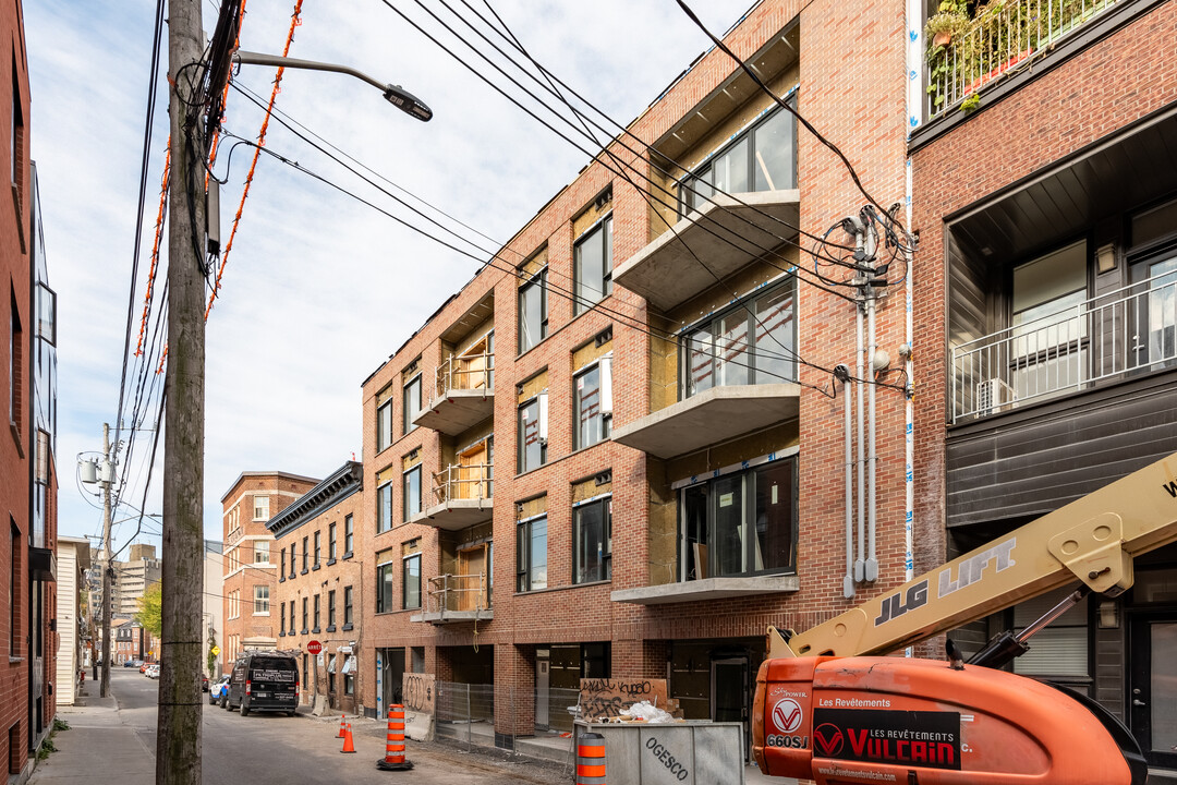 100 Christophe-Colomb Rue E in Québec, QC - Building Photo