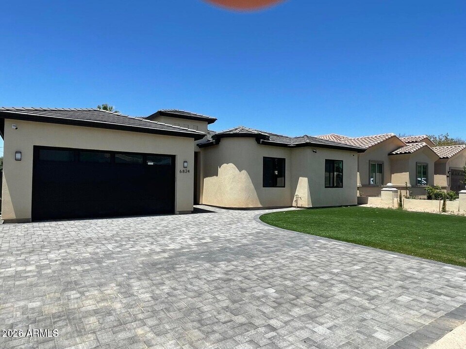 6824 N 14th St in Phoenix, AZ - Building Photo