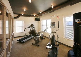 Hide House Lofts Bayview in Milwaukee, WI - Foto de edificio - Building Photo