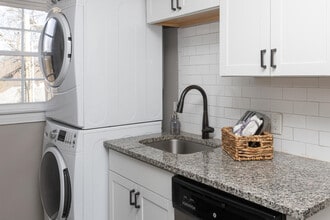 Avenue Willows 2 bed-1 bath with W/D inclu... in Louisville, KY - Foto de edificio - Interior Photo