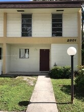 2801 N 34th Ave in Hollywood, FL - Building Photo - Building Photo